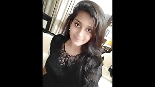 हिंदी - दुकान में काम करने वाली लड़की को पटा कर खूब चोदा