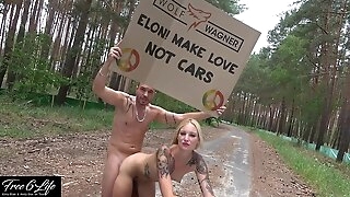 Nacktprotest vor Tesla Gigafactory Berlin Pornodreh gegen Elon Musk